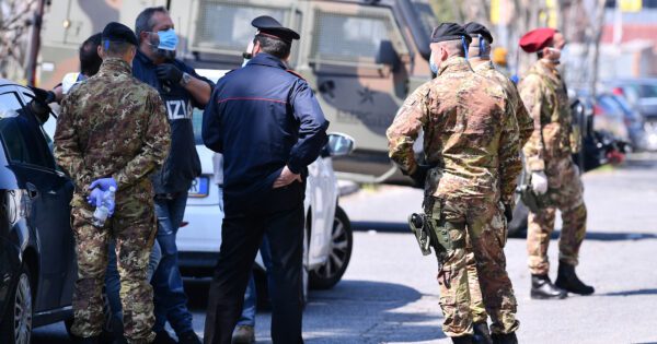 Lockdown In Campania Ad Arzano Chiuse Scuole E Negozi Dopo L Impennata