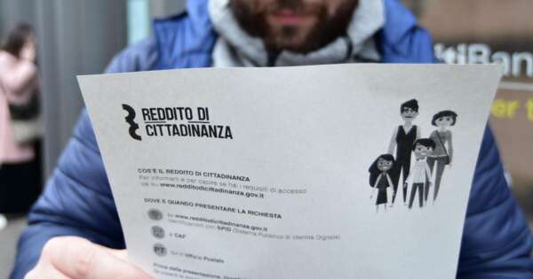 Terrasini Perde Il Reddito Di Cittadinanza E Cosparge Il Comune Di