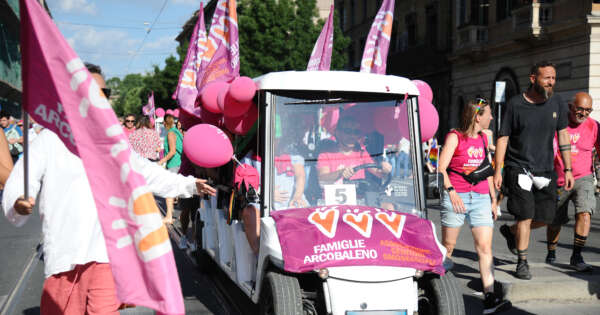 Famiglie Arcobaleno Manifestano A Milano Contro Il Governo