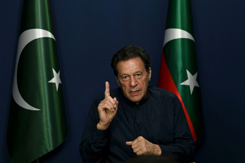 Imran Khan L Ex Premier Del Pakistan Condannato Con La Moglie A 14