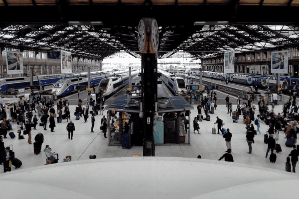 Attacco Alla Stazione Di Parigi Tre Persone Accoltellate Fermato Un