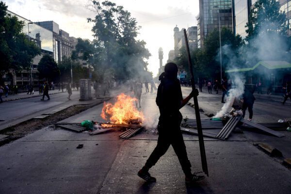 Brucia la gabbia di Pinochet