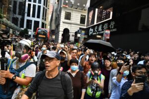 “Un paese, due sistemi”, ecco cosa ha portato alle violenze a Hong Kong