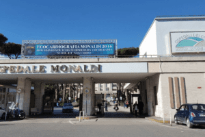 Napoli, focolaio al Monaldi: falso negativo contagia primario e personale sanitario