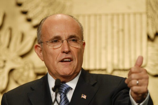 Giuliani, l’avvocato di Trump, indagato per violazione della legge sui finanziamenti elettorali