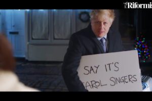 “Brexit Actually”, Boris Johnson risponde a Hugh Grant con i cartelli di Love Actually