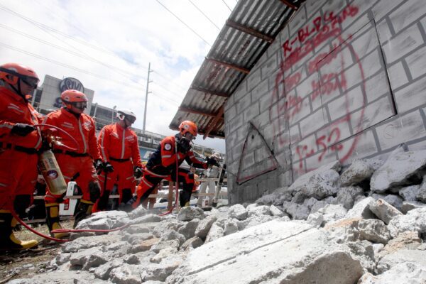 Terremoto di magnitudo 6.8 nelle Filippine, almeno 4 morti di cui un bambino