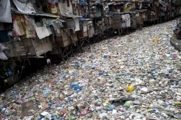 Emergenza plastica nei mari: il 95 % dei rifiuti proviene da 10 fiumi