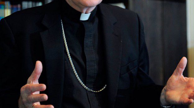 “Abusi su disabile” nel centro di riabilitazione, sacerdote arrestato a Napoli