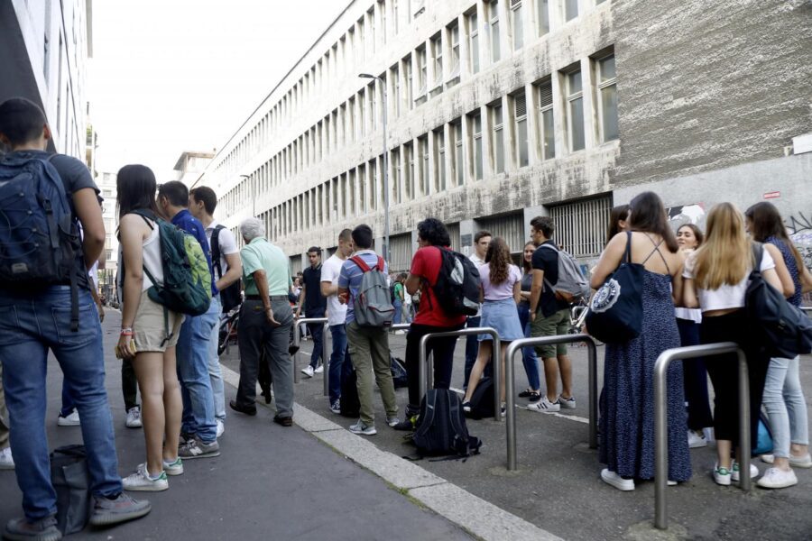 Scuola, gli studenti italiani non sanno più leggere: i dati del rapporto Ocse-Pisa
