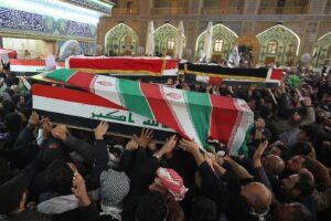 Milioni di persone per i funerali di Soleimani: “Gli Usa affronteranno nuovo Vietnam”