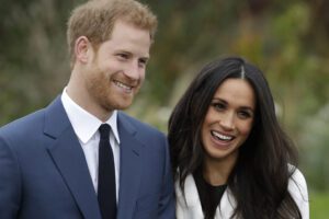 La regina declassa Harry e Meghan: non saranno più ‘altezze reali’ e restituiranno i soldi