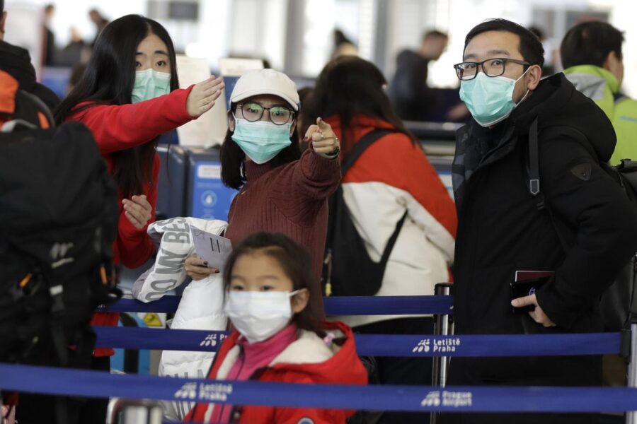 Coronavirus, prima vittima fuori dalla Cina. La mappa del contagio, italiani verso rimpatrio