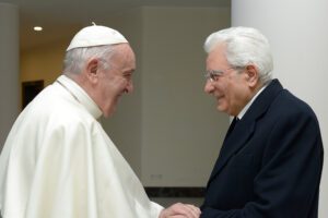 Mattarella scrive al Papa: “Grazie per parole di pace”