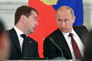 Guerra Ucraina-Russia, delirio Medvedev: “Odio gli occidentali, voglio farli sparire”. Zelensky: “Cina fermi Mosca”. La replica: “Non ci schieriamo”