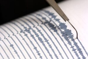 Terremoto a Napoli, 8 scosse nella notte tra Solfatara e zona Flegrea: “Hanno tremato le finestre”