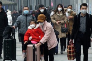 Virus cinese, sale a 26 il bilancio delle vittime: per Oms non è un’emergenza globale