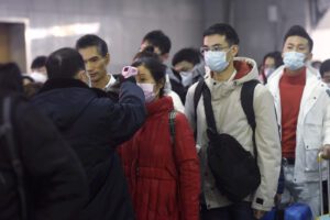 Virus cinese, rientra caso sospetto a Parma: coinvolta donna di ritorno da Wuhan