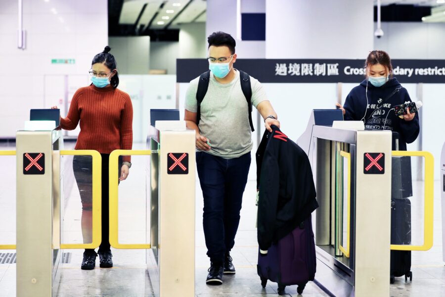 Virus cinese, perché il ministro Speranza ha permesso l’arrivo di un aereo da Wuhan?