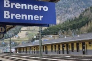 Coronavirus, Austria revoca il blocco ferroviario al Brennero: frontiere aperte in Francia