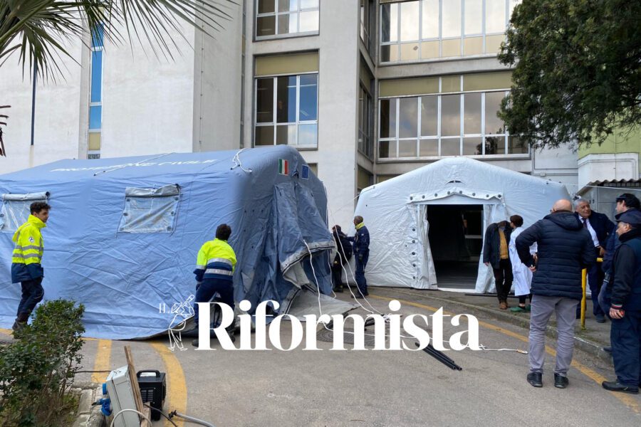 Ospedale Cardarelli, pronta la tenda per i casi sospetti di Coronavirus