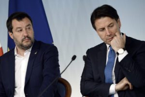 Il coronavirus travolge la politica. Conte predica calma, Salvini accusa: “Se non è in grado vada via”