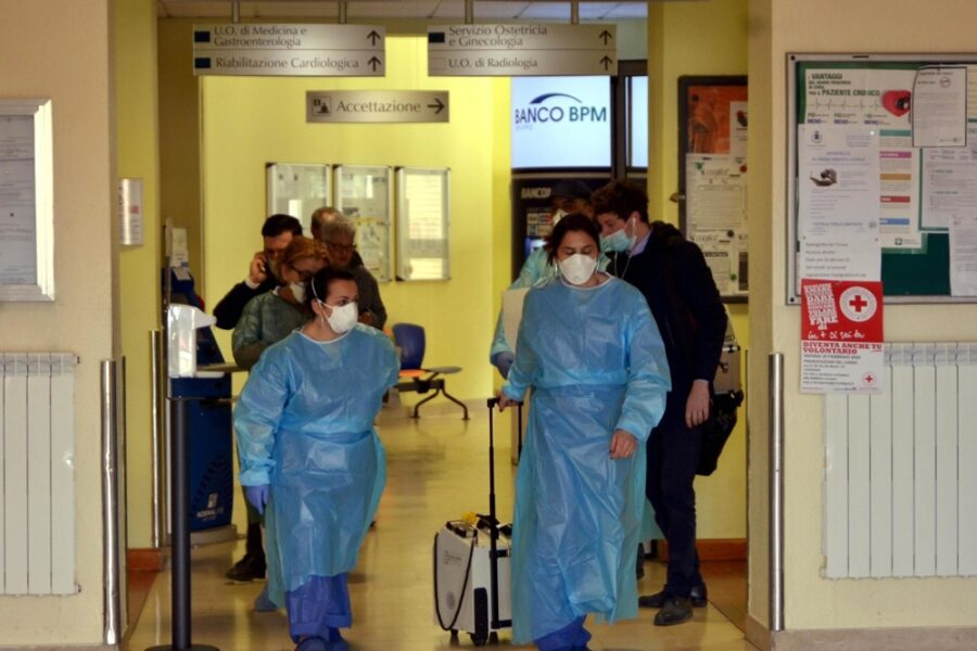 Coronavirus, salgono a 12 le vittime: guarita la turista cinese prima malata d’Italia