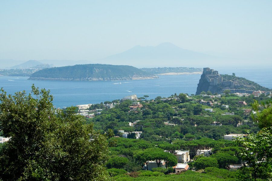 Coronavirus, Ischia: il prefetto di Napoli annulla l’ordinanza che vietava gli sbarchi di turisti lombardi e veneti