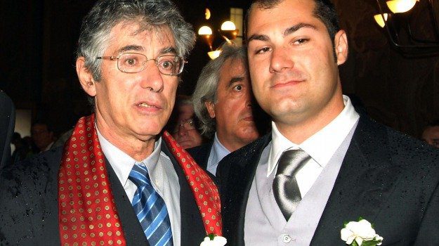 Il figlio di Bossi colpisce ancora: via dal ristorante senza pagare il conto, denunciato