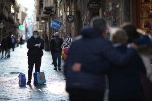 Coronavirus, a Napoli oltre 400 denunce in 2 giorni a chi elude i divieti