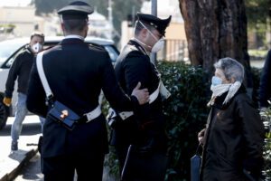 La solidarietà: 87enne non sa fare la spesa online, ci pensano i Carabinieri