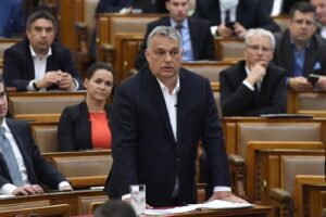 Il premier Orban prende pieni poteri, Ungheria diventa ‘dittatura’ a tempo indeterminato