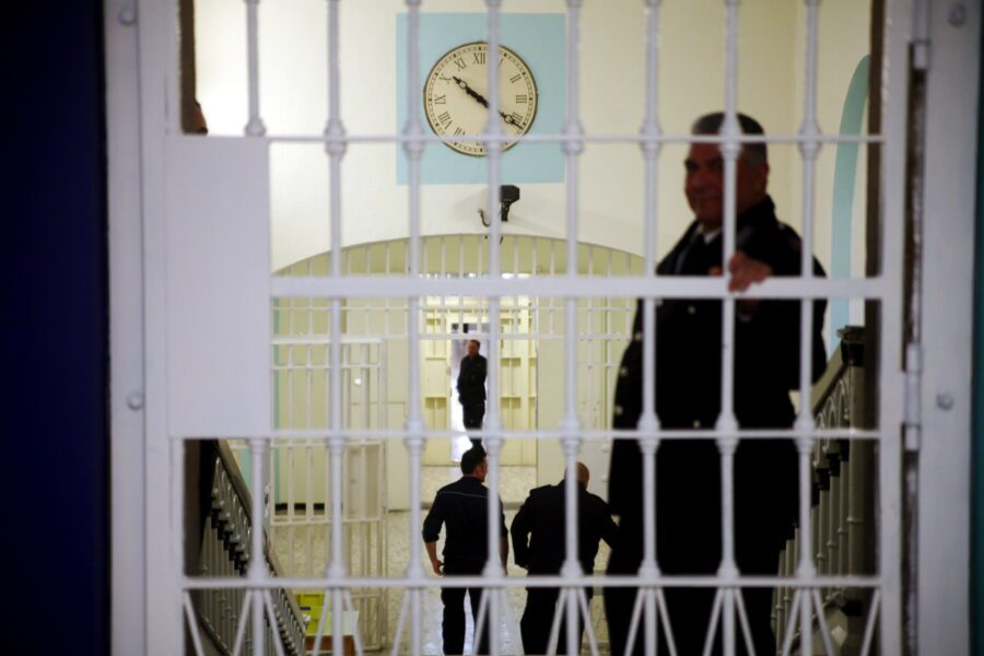 Il procuratore Melillo scrive ai Pm: “Attenti, le carceri stanno scoppiando”