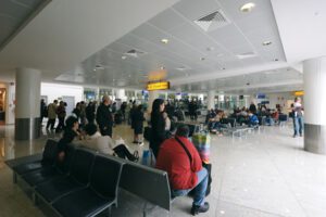 Coronavirus, il dramma dei lavoratori stagionali aeroportuali: “Non siamo nessuno per il Governo”