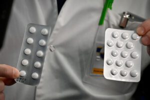Coronavirus, autorizzati in Italia i farmaci antimalarici e anti-Aids