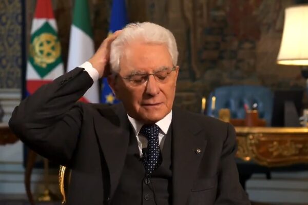 Il video “sbagliato” di Mattarella ci restituisce un Presidente umano