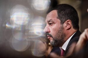 Esplodono le proteste in carcere per il coronavirus, Salvini: “No scarcerazioni, serve pugno di ferro”