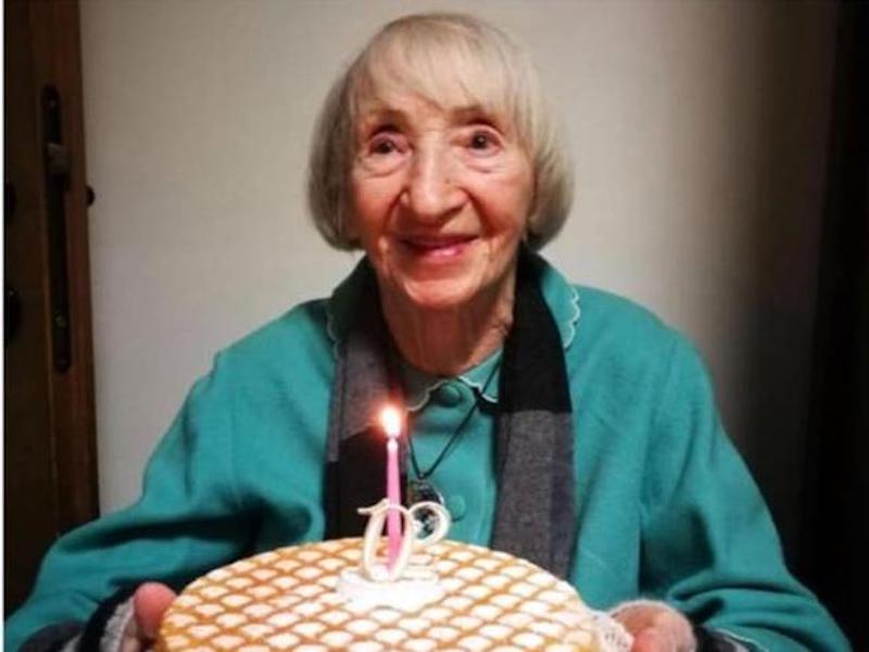 Più forte del Coronavirus, a 102 anni nonna Lina guarisce dal Covid senza cure: “Davanti a lei il virus si è arreso”