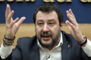 Salvini ringrazia i medici albanesi in Italia per il Coronavirus, ma non li voleva in Europa
