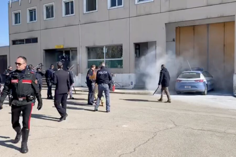 Modena, polizia fa irruzione nel carcere per sedare rivolta
