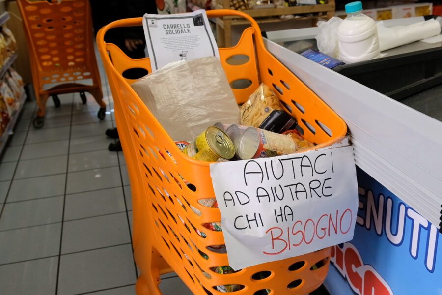 Parte la spesa SOSpesa, le municipalità di Napoli in campo contro la crisi: “Nessuno è solo”