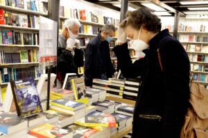 Libri sul Covid? Vietamoli finchè non sarà storia