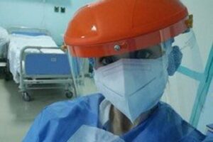 Laura, la giovane infermiera: “Turni senza bere e mangiare: se indossiamo male la tuta è finita”