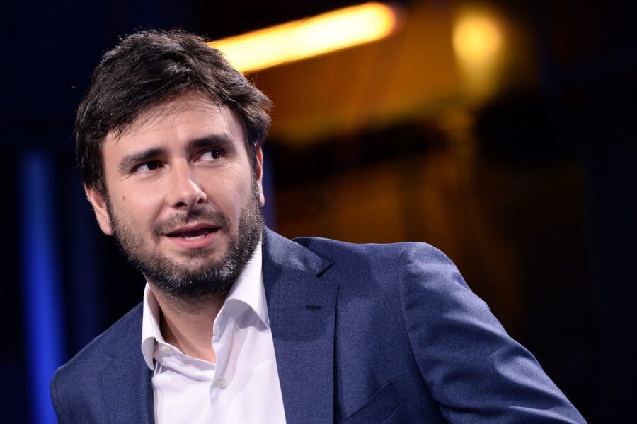 Le trame di Alessandro Di Battista, spacca M5S e governo