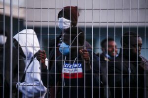 L’appello di Bellanova: “Regolarizzare i migranti”