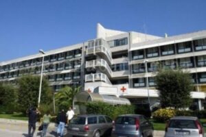 Ospedale focolaio a Napoli, paziente infetta almeno 25 persone