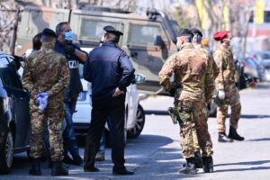 Lockdown in Campania, ad Arzano chiuse scuole e negozi dopo l’impennata di contagi