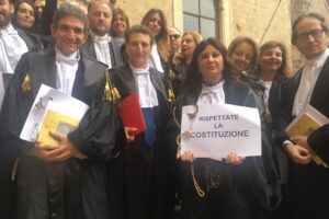 Tribunale, scoppia la protesta degli avvocati: “Spese di giustizia non pagate, basta con ritardi”