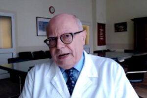 Vaccino anti-covid, Galli attacca: “Sanitari che rifiutano di farselo dovrebbero cambiare mestiere”