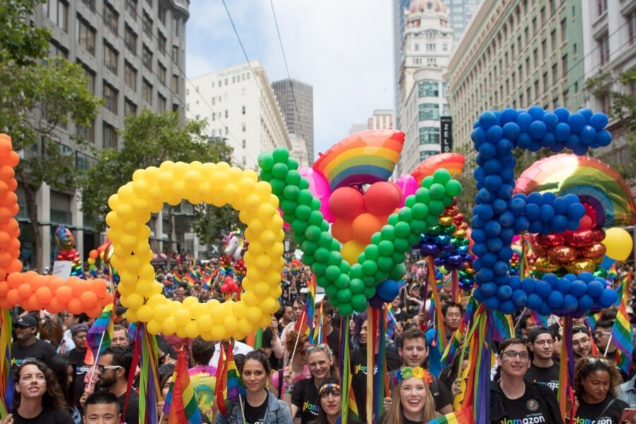 Omofobia, Mattarella: “Lede i diritti umani”. Conte: “Serve una legge”